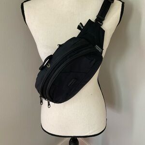 Pacsafe Stashsafe 200 Hip Pack Anti-Theft Crossbody w/ RFID security, black, EUC